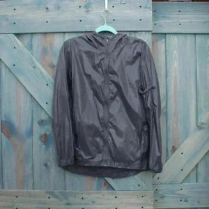 Fabletics Women's Kali Jacket
Medium Hooded Packable Lightweight Nylon Vent NWOT